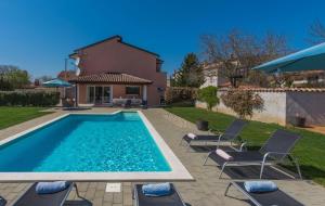 Bassein majutusasutuses Villa Perhat või selle lähedal