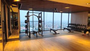 Fitness centrum a/nebo fitness zařízení v ubytování Apartemen Pakuwon Bekasi by 21 Room Premium