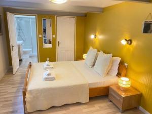 Postel nebo postele na pokoji v ubytování ''Maison Gaïa'' Terrasse, wifi et garage