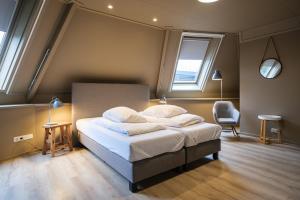 En eller flere senge i et værelse på Familiehuis Rheeze met Jacuzzi | 10 personen + 22 billeder