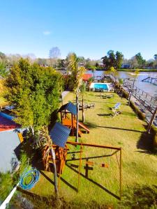 Κήπος έξω από το Kanoo Lodge