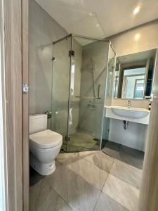 Ένα μπάνιο στο Phòng ngủ riêng trong căn hộ hiện đại Thủ Đức