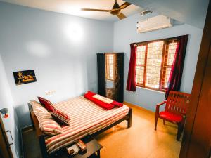 Postel nebo postele na pokoji v ubytování Pranavam Beach Homestay