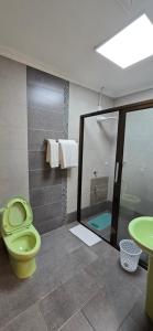 Koupelna v ubytování Ufanisi Resorts + 87 fotografií