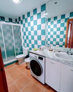 a bathroom with a washing machine and a sink at Blanca Mar in Barrio-Mar