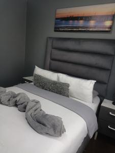 a bedroom with a bed with a blanket on it at KHAHILIGI Guest House in Roodepoort