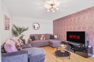 Khu vực ghế ngồi tại 4Bed 3 Bath Home I Sleeps 7-9 I Family & Contractors I Parking