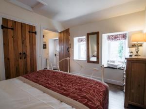 Postel nebo postele na pokoji v ubytování 1 bed in Bedale G0094