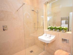 Vannituba majutusasutuses 2 Bed in Sherborne 41897 +10 fotot