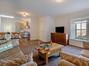 a living room with a couch and a table at 2 Bed in Biggar 95516 in Biggar +12 photos