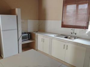 Η κουζίνα ή μικρή κουζίνα στο Bear Haven Lodge +12 φωτογραφίες