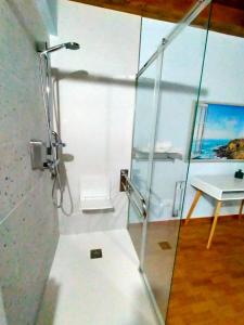 a shower with a glass door in a bathroom at Urdaibai alojamientos en reserva de la biosfera in Isla Becoa
