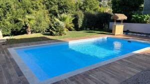 Bazén v ubytování Bottega nebo v jeho okolí