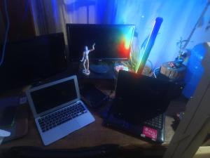 a desk with three laptops and a computer monitor at Cytau Office Wi-fi 3 Estações Trabalho 1 Dormitório Cozinha Sofá in Porto Alegre