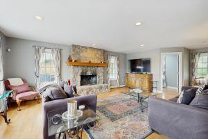 a living room with two couches and a fireplace at Martin Grandview Estate in Lancaster