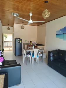 Kuchyň nebo kuchyňský kout v ubytování VILLA IRIS