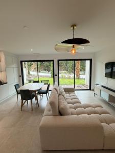 Ruang duduk di Villa La Subérine à 20 minutes de Collioure +112 gambar