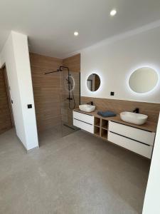 Bilik mandi di Villa La Subérine à 20 minutes de Collioure