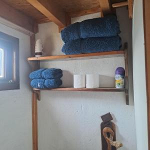 a bunch of towels on shelves in a room at Cabaña El Carpintero in El Chalten +12 photos