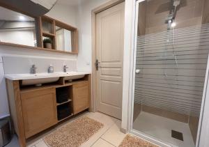 Koupelna v ubytování Charmante échoppe Bordelaise à deux pas du centre