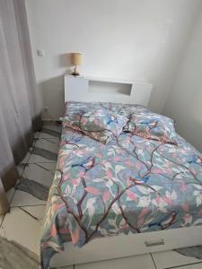 Giường trong phòng chung tại cAMÉLIAS
