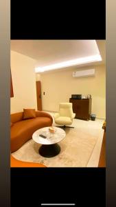 Posezení v ubytování شقة فاخرة بغرفتين نوم وصالة