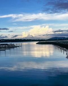 サン・カルロスにあるVista Mar Ocean View Condo - Golf & Marinaの大量の水