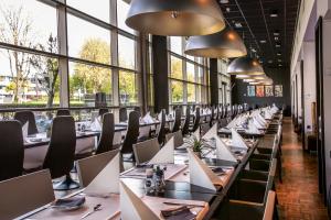Ein Restaurant oder anderes Speiselokal in der Unterkunft Hotel Artemis Amsterdam 
