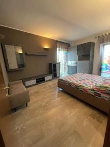 Postel nebo postele na pokoji v ubytování Carducci Chic Appartamento con 3 camere Monfalcone