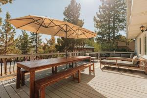 Φωτογραφία από το άλμπουμ του Lakeside Lodge - Deck Views, Golf, Basketball, Spa σε Fawnskin