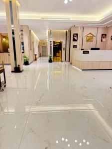 a lobby with a large white marble floor in a building at فندق أثير بارك in Jazan