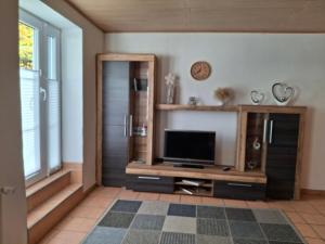 TV a/nebo společenská místnost v ubytování Haus am Berg