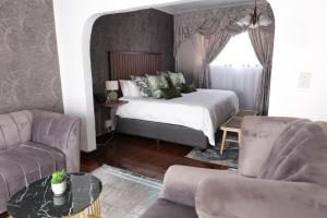 Afbeelding uit fotogalerij van GBL Reine Chateau in Polokwane