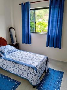 Giường trong phòng chung tại complete and comfortable apartment
