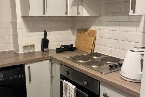 a kitchen with a stove and a counter top at 2Bed Sleeps 3 - Central Near Train Station Wifi in Dartford