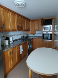 Kuchyň nebo kuchyňský kout v ubytování Ático dúplex en Plaza de Trascorrales