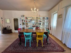 a dining room with a table and chairs at Il Nido di Adele in Sernio