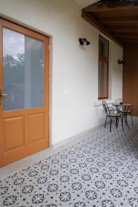 a room with a door and a table and chairs at Citadelle house in Alba Iulia