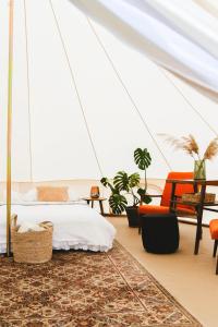 Postel nebo postele na pokoji v ubytování Bojanovská Glamping