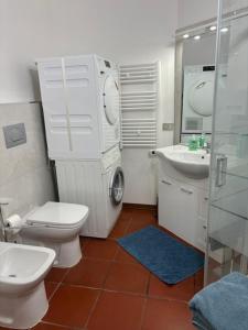 a bathroom with a toilet a sink and a washing machine at VILLA ISELLA in Maranello +26 photos