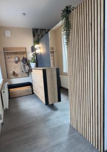 a room with a wooden desk and a wooden wall at FlexHome Gemütliche Ferienwohnung in Lippstadt