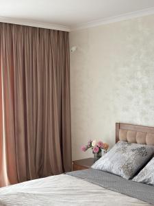 Postel nebo postele na pokoji v ubytování Яровиця 17 Еліт Апартаменти + 10 fotografií