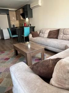 a living room with two couches and a coffee table at mersin merkezde her yere kolay ulaşım in Mersin +6 photos