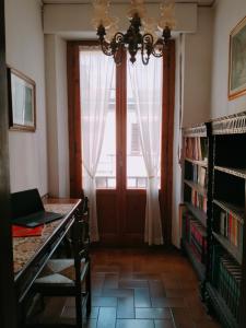 Knihovna v apartmánu