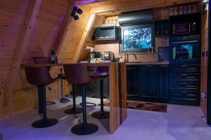 a kitchen with a bar in a cabin at Charda Guesthouse in Laktaši