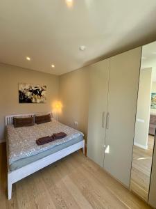 Postel nebo postele na pokoji v ubytování Marios laiko apartamentai Juodkrantėje