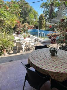 Κήπος έξω από το Dormitorio en casa de familia