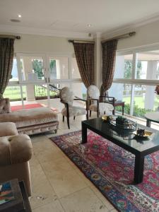 Χώρος καθιστικού στο 131 on Herbert Baker Boutique Hotel