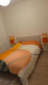 Ένα ή περισσότερα κρεβάτια σε δωμάτιο στο Cosy appart