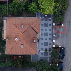 an overhead view of a house with a roof at B&B Villa Firefly in Modena +9 photos